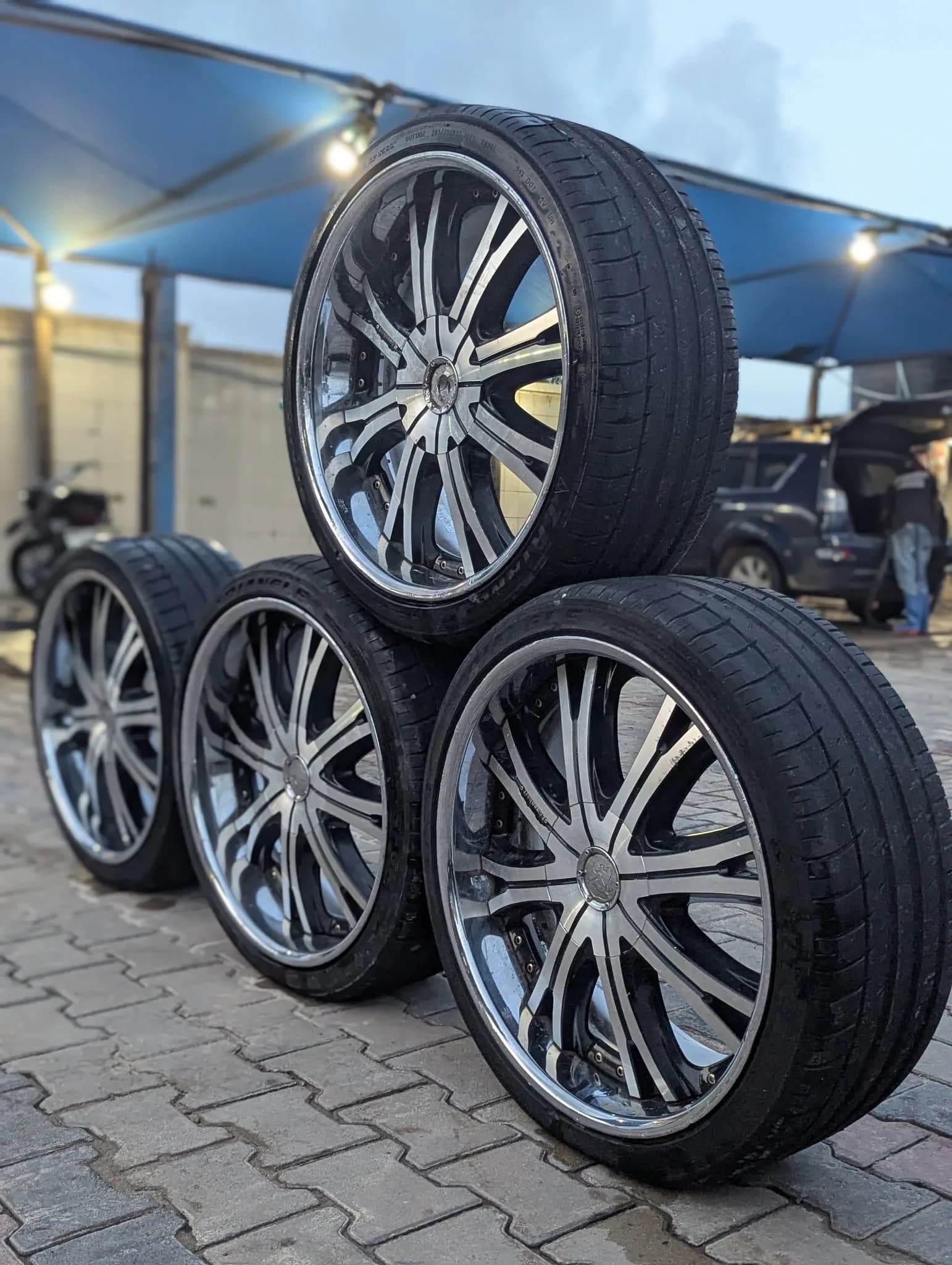 A set of 4 Lowenhart 22-inch Rims - photo 1