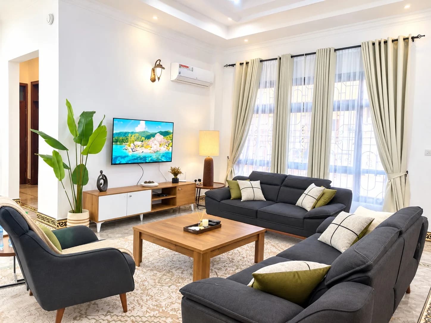 Modern 2BR Apt -Balcony- Secure &Privacy - photo 1